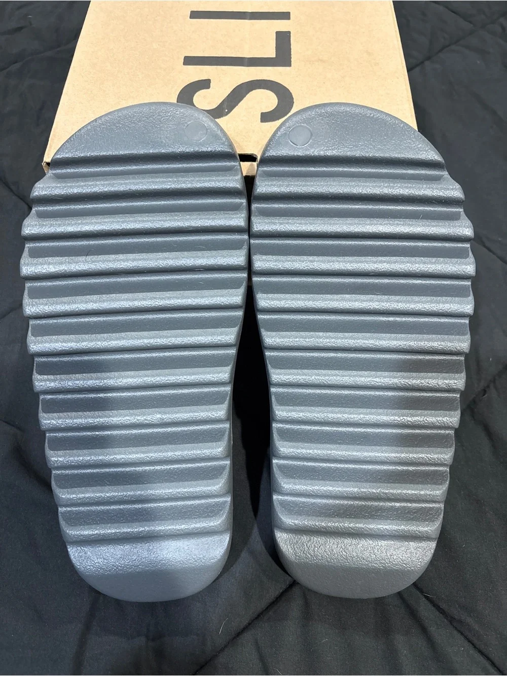 Yeezy Slide in Black
